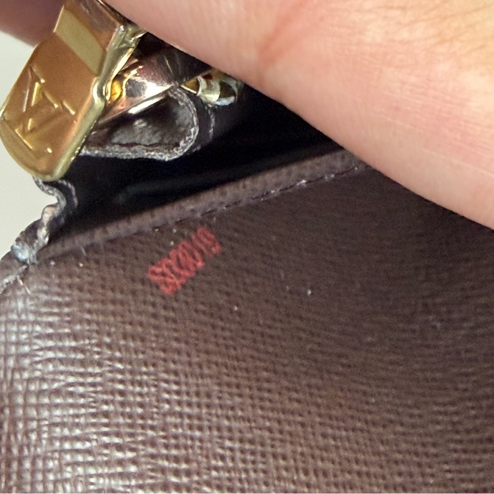 Excellent Louis Vuitton Damier Ebene Sarah wallet with strap - Picture 8 of 15